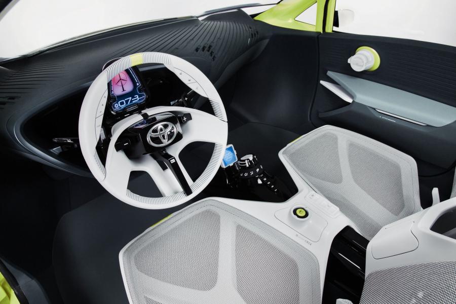Интерьер Toyota FT-CH Concept 2010 года  (фото 9 из 38)